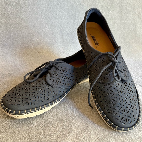 Earth Shoes Pax Leather Oxford Sneakers in Navy Blue - Picture 2 of 11